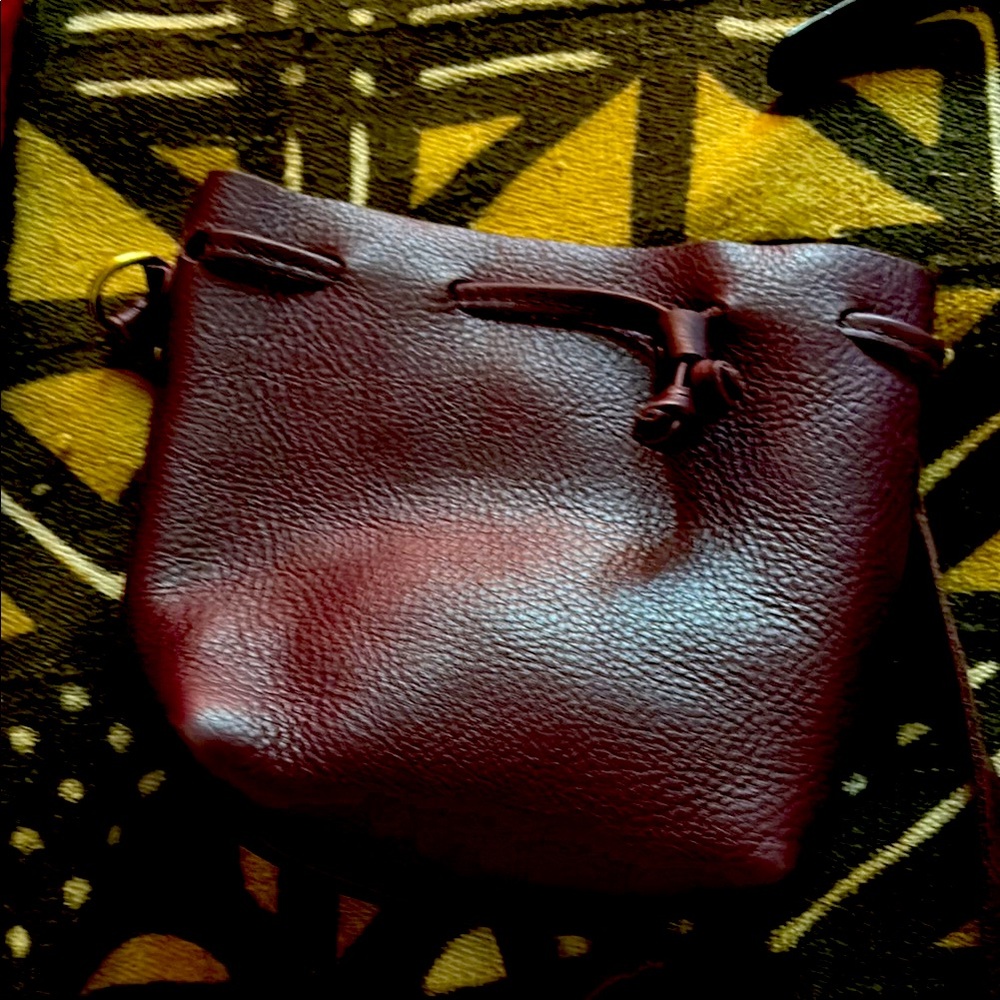 Portland LeatherCo- Aubergine bag-.No scuff/scratches/stains.Smoke free-not used